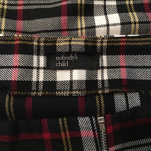 *Nobody’s Child* Size 8. Full front zipper detail in tartan. Calf length skirt. - Picture 6 of 9